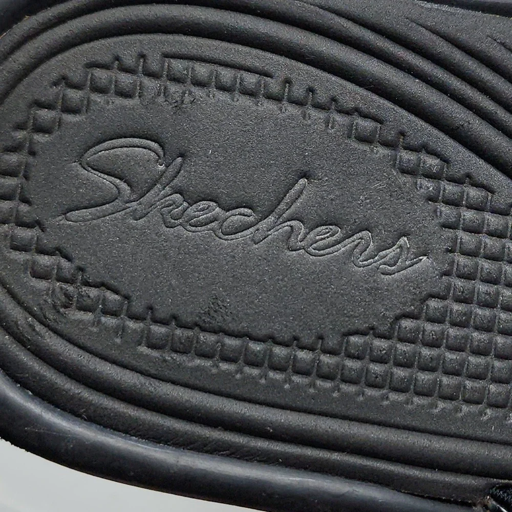 Skechers preowned very